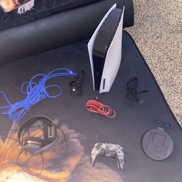 Playstation 5 , barely play it , for cheap , multiple items included - Picture 12 of 12
